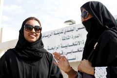 Muži v Saúdské Arábii špehují ženy díky aplikaci. Google i Apple ji nechtějí stáhnout
