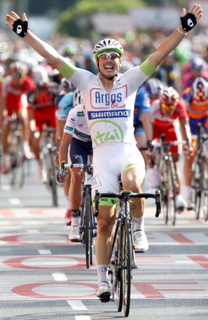 Německý cyklista John Degenkolb se raduje z etapového vítězství po poslední etapě Vuelty 2012.