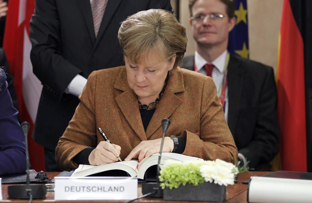 Lídři 25 zemí podepsali nový pakt, nepřidaly se jen ČR a Británie (na snímku Merkelová)
