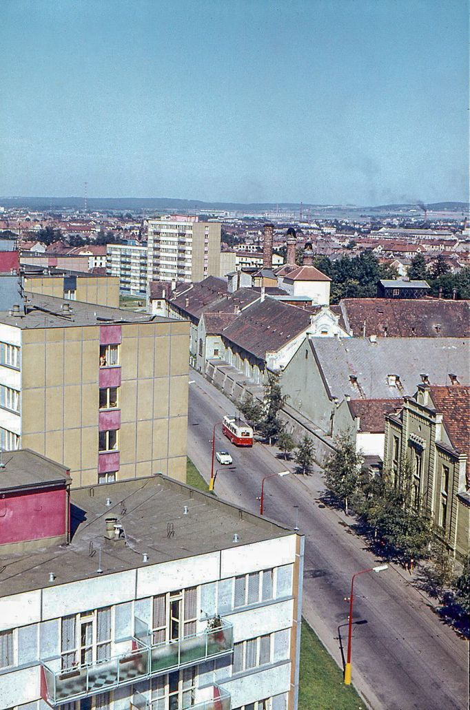 Pohled na nově vybudované panelové domy Sídliště Lidická. Září 1964.