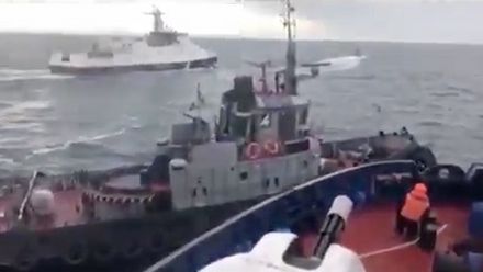 Ruská loď záměrně naráží do ukrajinského námořního remorkéru