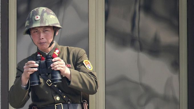 Severokorejský voják na hranici