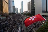 Desetitisíce obyvatel Hongkongu se v ulicích domáhají demokratických voleb.