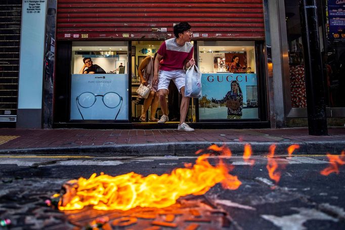 Snímky z loňských protestů v Hongkongu přinesly fotoreportérovi agentury Reuters prestižní Pulitzerovu cenu. 4. 5. 2020