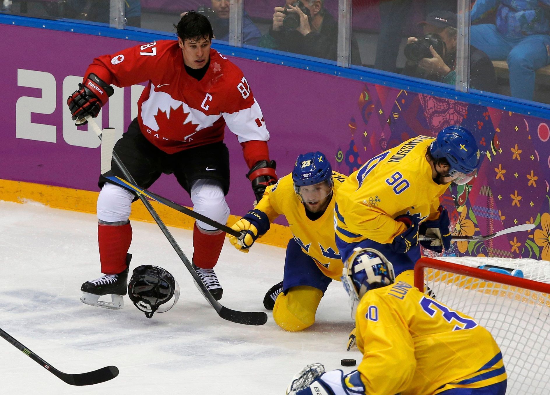 Kanada-Švédsko, finále: Sidney Crosby - Alexander Edler (23)