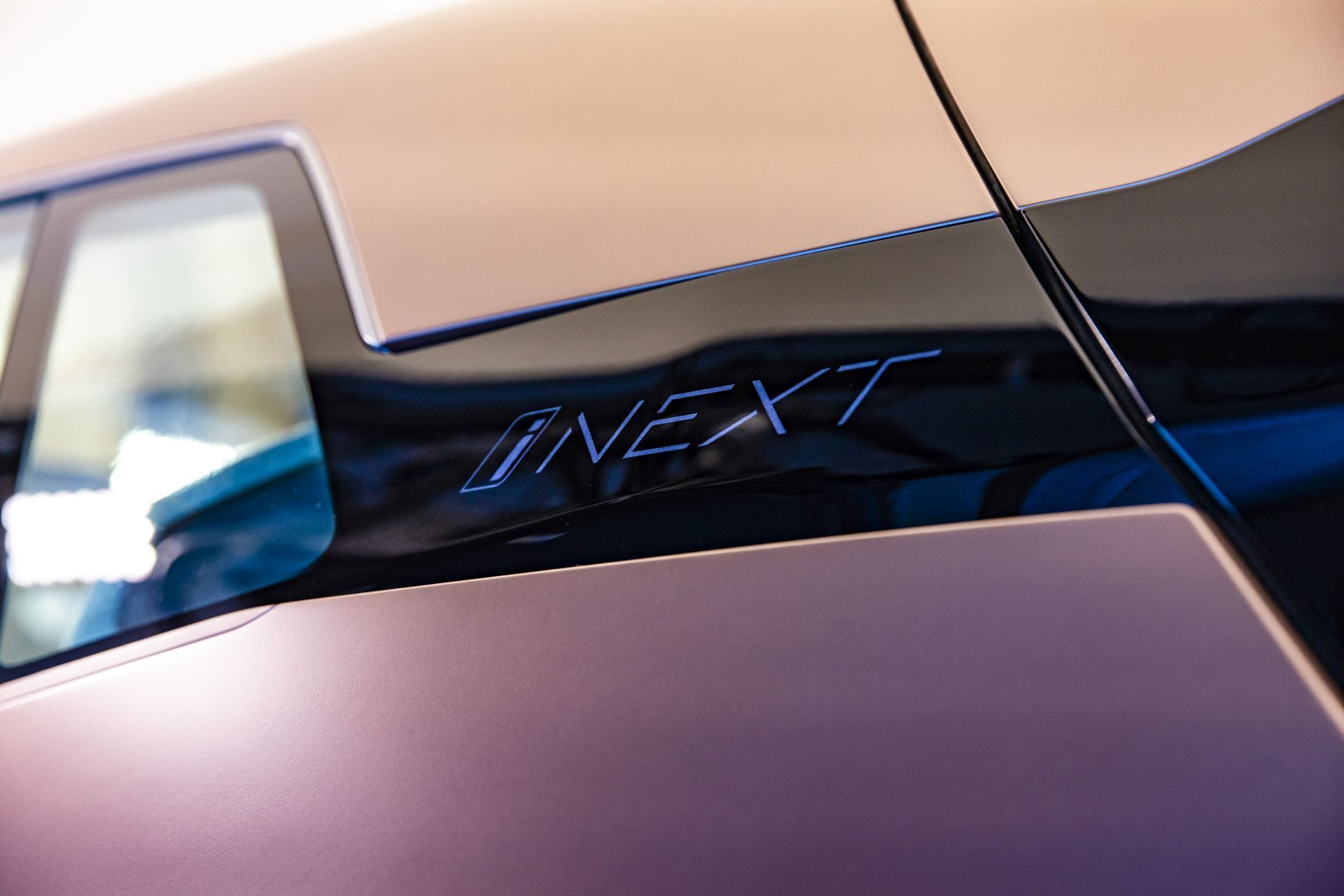 BMW Vision iNext používat od 17. 9.
