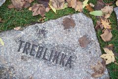U bývalého tábora smrti Treblinka našli dosud neznámý hromadný hrob