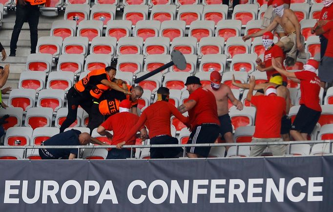 Soccer Football - Europa Conference League - Group D - OGC Nice v Cologne - Allianz Riviera, Nice, France - September 8, 2022 Fans clash before the match REUTERS/Eric Gai