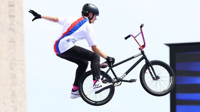 Iveta Miculyčová ve freestyle BMX na OH 2024 v Paříži