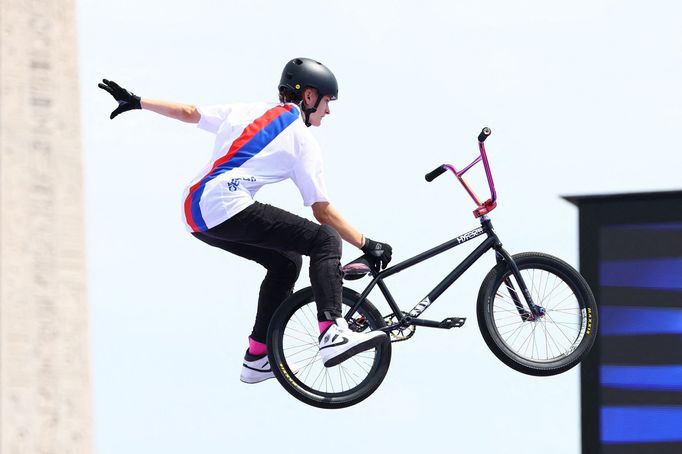 Iveta Miculyčová ve freestyle BMX na OH 2024 v Paříži