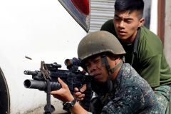 Filipínští vojáci vyklízí město Marawi od islamistů. Zabili dva jejich poslední vůdce