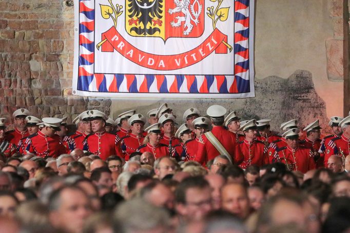 Fotografie z příprav na zahájení ceremoniálu udílení státních vyznamenání prezidentem ČR Milošem Zemanem na Pražském Hradě. 28. 10. 2019.