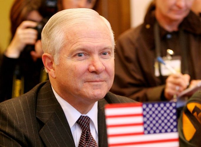 Robert M. Gates, ministr obrany USA, při jednání s Vlastou Parkanovou.