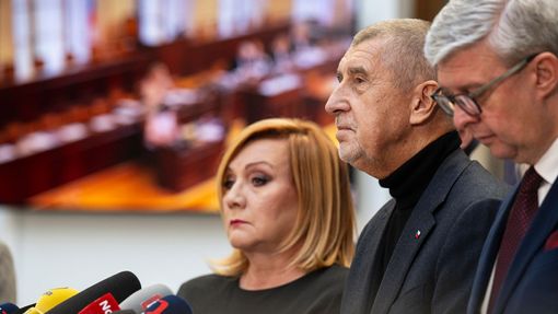 Místopředsedkyně hnutí ANO Alena Schillerová, předseda ANO Andrej Babiš a místopředseda ANO Karel Havlíček po schůzi sněmovního rozpočtového výboru, 19. listopadu 2025.