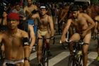 Naháči na kolech vyrazili do ulic. Brazilci se svlékli, aby podpořili cyklistiku