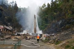 Chaty v Českém Švýcarsku shořely asi kvůli technické závadě, škoda je 23 milionů