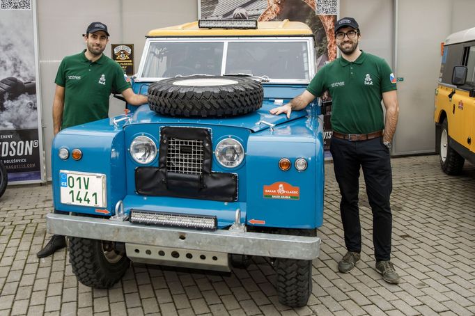 Vozy Land Rover Defender v barvách Vintage Racing Teamupro Dakar Classic 2022