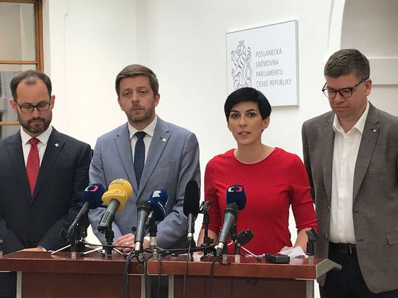 Zástupci STAN a TOP 09 jsou sice ještě občas k vidění společně, ale koalice těchto dvou stran už zřejmě nevznikne