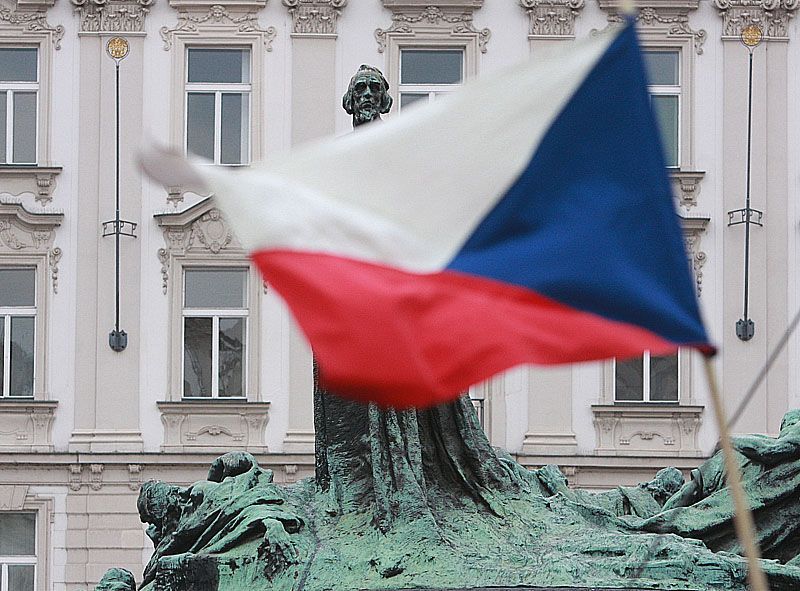 Fotbaloví fanoušci na Staroměstském náměstí