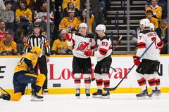 Palát vystřelil výhru i osobní milník v NHL. Debutoval další český gólman