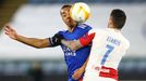 Youri Tielemans a Nicolae Stanciu v odvetě  2. kola  Evropské ligy Leicester  - Slavia