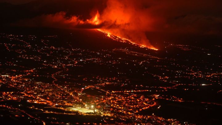 Láva ze sopky na Kanárských ostrovech v noci dorazila do moře; Zdroj foto: ČTK