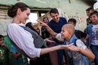 "Nejhorší zkáza, jakou jsem viděla." Angelina Jolie navštívila irácký Mosul, podívejte se na video