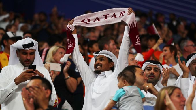 Katarští fanoušci při MS 2019 v atletice.