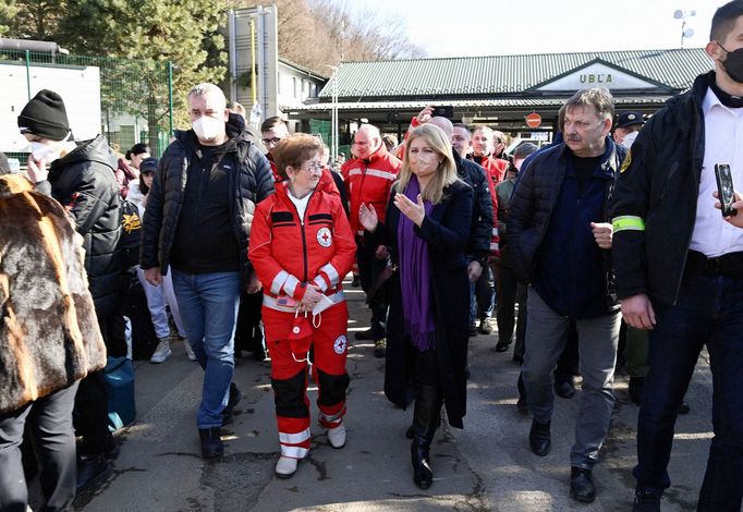 Slovenská prezidentka Zuzana Čaputová s uprchlíky z Ukrajiny, kteří nalezli útočiště na Slovensku ve městě Humenné. 27. 2. 2022