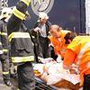 Hasiči vystřihávali řidiče dodávky, kterou srazil kamion