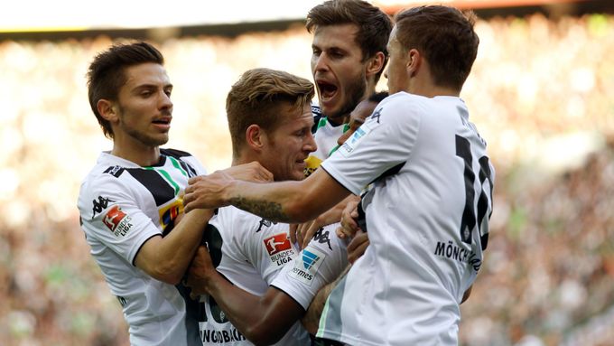 Fotbalisté Borussie Mönchengladbach se radují po jedné z branek do sítě Hoffenheimu.