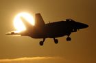 Americké letouny F-18 zahájily průzkumné lety nad Irákem