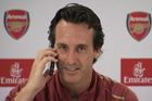 Video: Čau, já jsem Unai Emery. Kouč Arsenalu pobavil telefonátem při tiskovce
