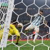 Finále MS ve fotbale 2022, Argentina - Francie: Lionel Messi střílí gól na 3:3