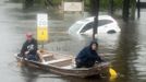 Joshuah Durette and Farrell Torres make their way to their home in the Olde Towne area after Hurricane Isaac passed through Slidell, Louisiana, August 30, 2012. REUTERS/Michael Spooneybarger (UNITED STATES - Tags: ENVIRONMENT DISASTER) Published: Srp. 30, 2012, 7:30 odp.