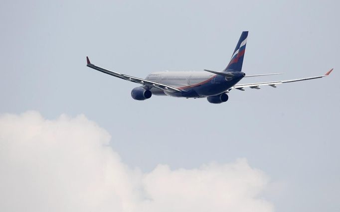 An Aeroflot Airbus A330 plane heading to the Cuban capital Havana takes off at Moscow's Sheremetyevo airport June 27, 2013. A Russian passenger plane left Moscow for Havana on Thursday without any sign of former U.S. spy agency contractor Edward Snowden on board, witnesses said. REUTERS/Sergei Karpukhin (RUSSIA - Tags: POLITICS SOCIETY TRANSPORT) Published: Čer. 27, 2013, 10:58 dop.