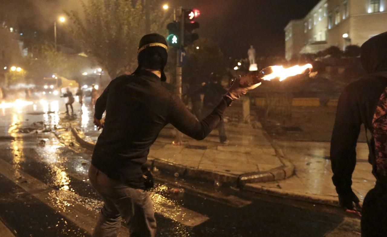 Řecko schválení úspor a demonstrace