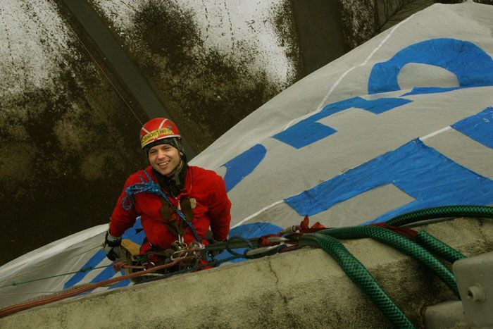 Greenpeace demonstrují na Nuselském mostě v Praze