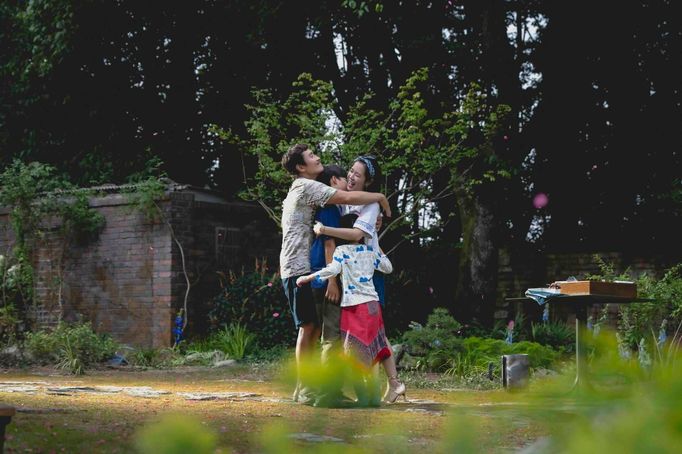 Byung-hun Lee a Ye-jin Son ve filmu Není jiná možnost.