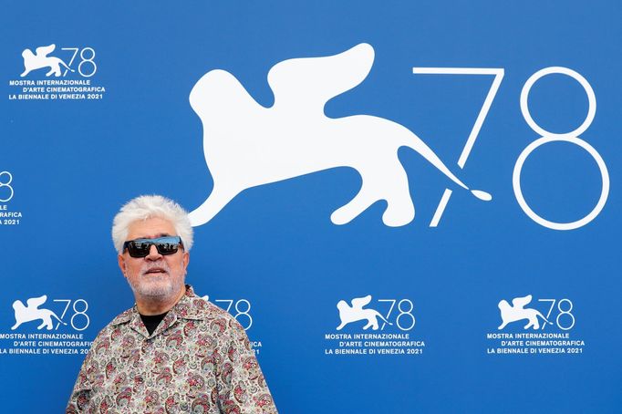 Režisér Pedro Almodóvar na benátském festivalu.