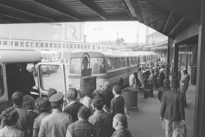 Autobusové nádraží Florenc, rok 1976.