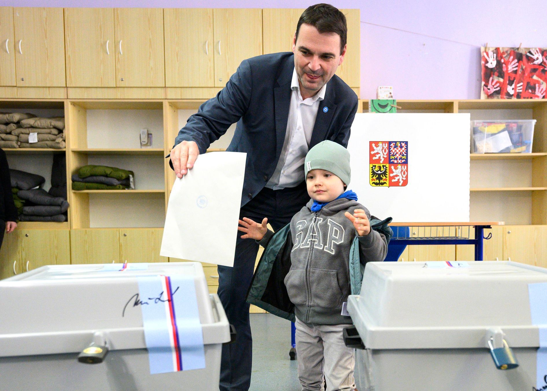 Volby 2025, volební lídři, volební místnost, hlasování