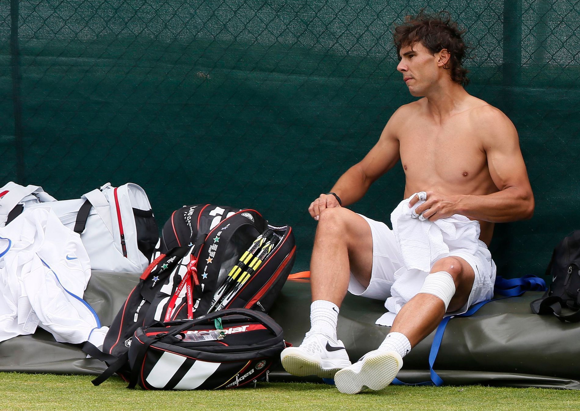 Rafael Nadal při tréninku na Wimbledonu 2013