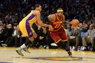 LeBron režíroval výhru proti Lakers, Kobe má osobní rekord