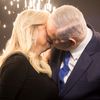polibek Benjamin Netanjahu manželka Sara Izrael volby 2019