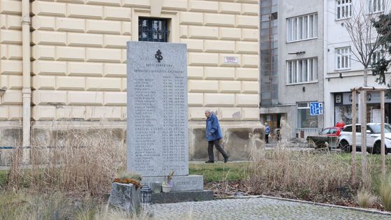 Já už se rekonstrukce nedožiju, snad se jí dožijí naše děti, sdělila tento týden v areálu bývalé věznice v Uherském Hradišti Vlasta Černá, která zažila věznění právě v Hradišti.