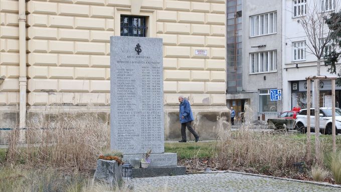 Vzpomínka na oběti komunistického režimu v bývalé hradišťské věznici před opravou