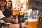 Jedno pivo neškodí? Mýtus, tvrdí vědci. I střídmé pití alkoholu představuje zdravotní riziko