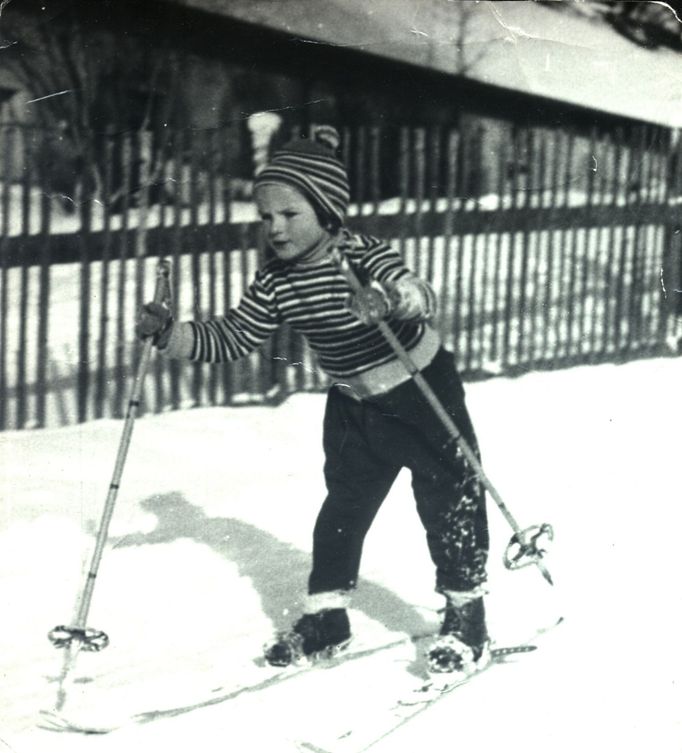 Horalka na lyžích. Jilemnice asi tak v roce 1959.