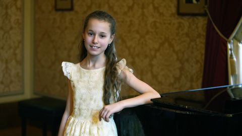 Malá klavíristka z Prahy je výjimečný talent, vyhrává světové soutěže. Teď i on-line